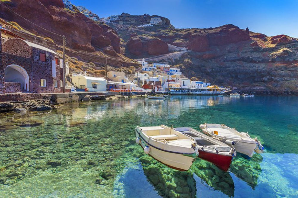 The Ultimate Guide to Visiting Santorini: Top Attractions, Hidden Gems & Local Experiences